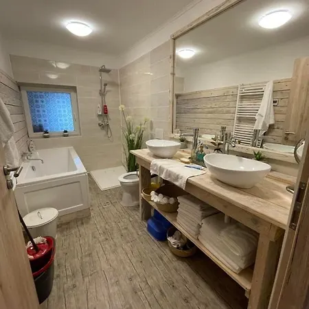 Lisbet Apartman *